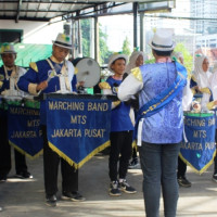 PERSEMBAHAN LAGU-LAGU OLEH MARCHING BAND MTs JAKARTA PUSAT