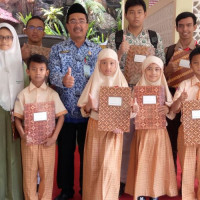 Lima Peserta didik MIN 14 Al-Azhar Menerima penghargaan dari kantor Kementrian agama Jakarta Selatan