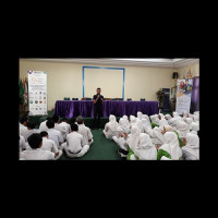 Peserta Didik  MAN 13 Jakarta Ikuti Presentasi “Online Scholarship Competition”