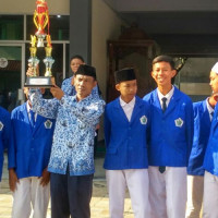 Siswa MTsN 6 Jakarta Ukir Prestasi Raih Juara 1 dalam Lomba Hadroh.