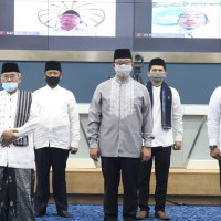 Gubernur DKI Jakarta Lantik Pengurus Dewan Kemakmuran Masjid Raya KH. Hasyim Asy’ari