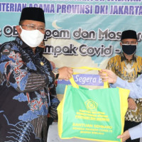 Tim Posko Siaga Covid-19 Kanwil Kemenag DKI Distribustikan 500 Paket Sembako