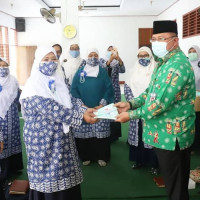 Dukung Gerakan Jakarta Bermasker, Kanwil Kemenag DKI Bagikan Masker dan Hand Sanitizer