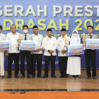 Anugerah Prestasi Madrasah, Kakanwil : Jangan Pernah Puas Atas Prestasi Yang Diraih