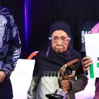 68 Tahun Mengajar Madrasah, Menag Siapkan Afirmasi untuk Ibu Neneh Hasanah