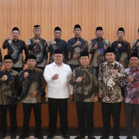 Kukuhkan PPIH Embarkasi Pondok Gede Jakarta, Direktur Dalam Negeri : Ingatkan Prioritas Lansia 