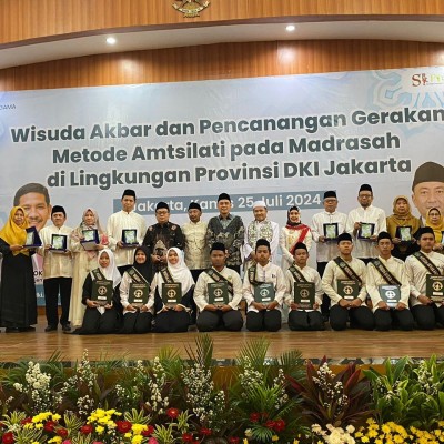 Santri Kelas Berasrama MTsN 4 Jakarta Selatan Mengikuti Wisuda Akbar Program Amtsilati