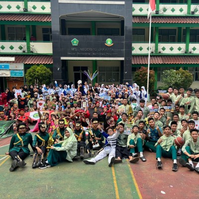 KEGIATAN DEMO EKSTRAKURIKULER MTSN 13 JAKARTA GEDUNG PETUKANGAN