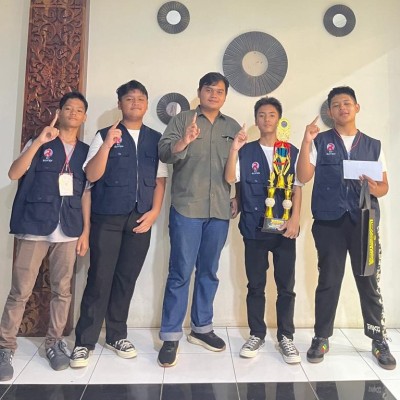 MTsN 7 Jakarta Timur Juara 1 Kompetisi Robotik UNISMA 2024