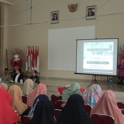 Guru Ekonomi MAN 5 Jakarta Utara Ikuti Workshop Mahir Akuntansi Perusahaan Jasa