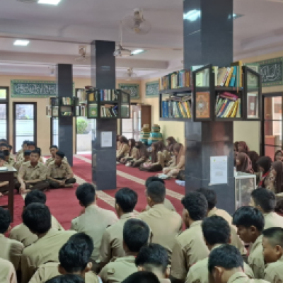 Pembiasaan Pagi di MAN 11 Jakarta: Tingkatkan Spiritualitas dengan Sholat Dhuha dan Kajian Fiqih