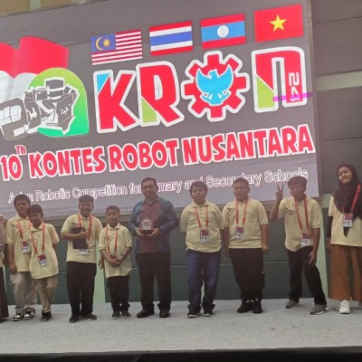 Tim MIN 9 di KONTES ROBOT NUSANTARA 2024