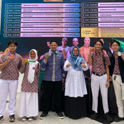 Dua Guru MAN 11 Jakarta Raih Juara 2 di Jakarta Madrasah Competition 2024