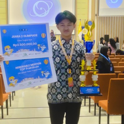 Siswa MAN 4 Jakarta Raih Juara 2 dan Honorable Mention Top Praktikum di TOP CHALLENGE OF PHYSICS (TOP COP) 2024