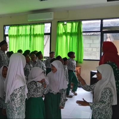 Ekskul Paduan Suara MIN 17 Kepulauan Seribu, Ajang Pengembangan Bakat dan Percaya Diri Siswa