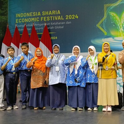 MTsN 12 Jakarta Barat Raih Prestasi Membanggakan di Jakarta Madrasah Competition 2024