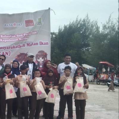 Siswa MIN 17 Kepulauan Seribu Ikuti Kampanye Gerakan Makan Ikan di Pulau Tidung