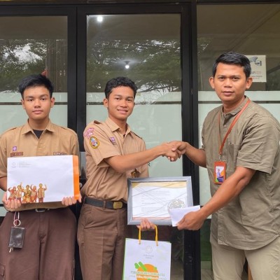 OSIS MPK MAN 11 Jakarta Salurkan Donasi ke Yayasan Amal Khair Yasmin