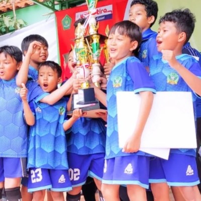 Hebat, MIN 22 Juara Bertahan Pada Turnamen Futsal Ke-2 Tahun 2024 KKMI Cilincing 1