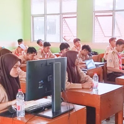 MA Ar-Rasyidiyyah Gelar Latihan Desain Grafis Dan Penyusunan Karya Tulis Ilmiah