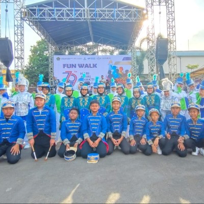 Gema Bahana Madrasah MTsN 37 Jakarta Gemakan Semangat di Fun Walk HAB Ke-79