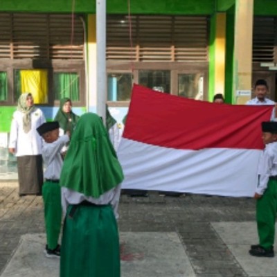 Hari Pertama Masuk Sekolah di MIN 17 Kepulauan Seribu Kampus C Pulau Kelapa Berlangsung Khidmat