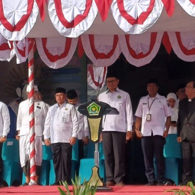 Khidmat dan Meriah: MTsN 29 Jakarta Mengikuti Upacara Bendera Hari Amal Bhakti ke-79 Kemenag RI di Kanwil DKI Jakarta