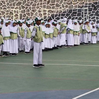 MIN  6 Jakarta melaksanakan upacara pertama setelah libur semester ganjil