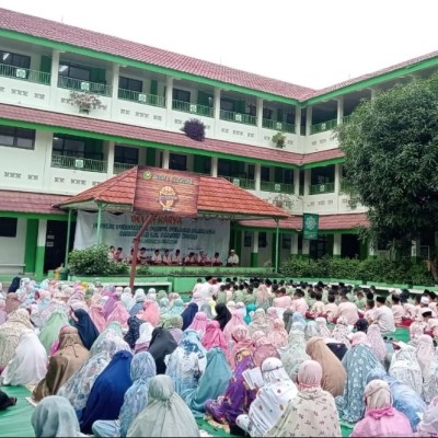 MIN 4 Jakarta Selatan Gelar Shalat Dhuha, Yasin, Dzikir dan Tahlil Bersama: Menumbuhkan Karakter Religius Siswa