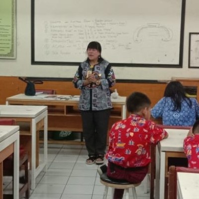 Penyuluh Agama Kristen Kankemenag Kota Jakarta Timur, Feni Melani Ajak Anak Bersikap Rendah Hati