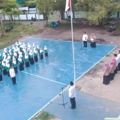 MIN 17 Kepulauan Seribu Gelar Upacara Penghormatan Bendera dan Doa di Empat Lokasi