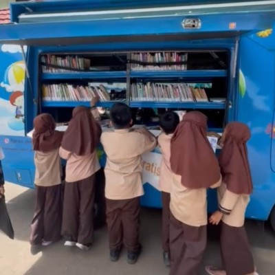 Kembangkan Literasi, Perpustakaan Keliling Hadir di MIN 4 Jakarta Selatan