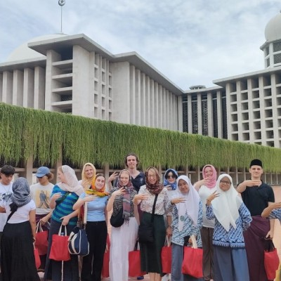 Cultural Ambassador Tour MAN 10 Jakarta di Masjid Istiqlal