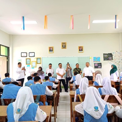 Wakil Kepala BPJPH Tinjau Program Makan Bergizi Gratis Di MTs Negeri 14 Jakarta Timur