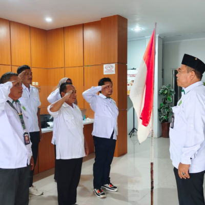 ASN Kemenag Kepulauan Seribu Laksanakan Penghormatan Bendera dan Doa Bersama, Perkuat Semangat Kebangsaan dan Pelayanan Publik