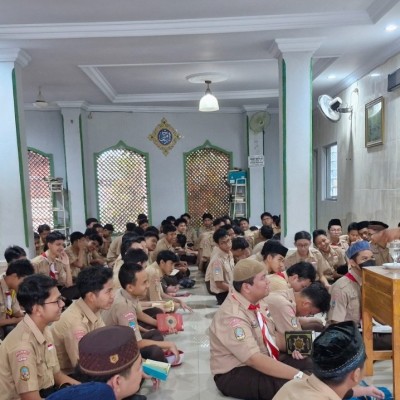 MAN 7 Jakarta melaksanakan "Taklim Pembiasaan Pagi" bersama Ustadz Dr. Saat Safaat, M.Pd.I