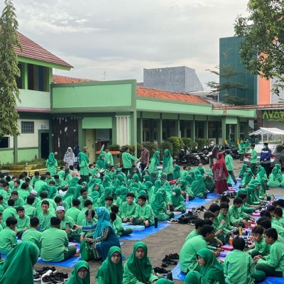 Siswa MTsN 6 Jakarta Antusias Sambut Program Makan Bergizi Gratis (MBG) Dari Presiden