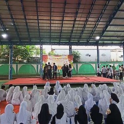 MTsN 41 Al Azhar Asy Syarif Gelar Ujian Praktik Seni Pertunjukan Kelas 9 dengan Drama Musikal