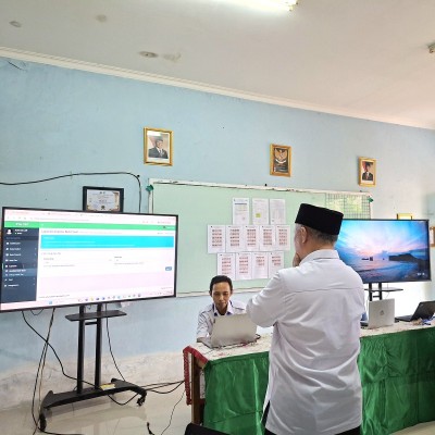 Kabag. TU Kanwil Kemenag Prov. DKI Jakarta Pantau Pelaksanaan UMBK di MTs Negeri 14 Jakarta Timur