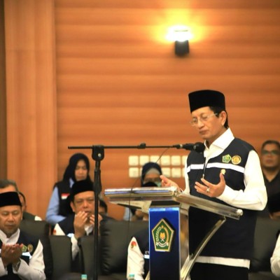 Menag Nasaruddin Umar Lepas Kloter Pertama Haji 2025: "Ini Perjalanan ke Langit"