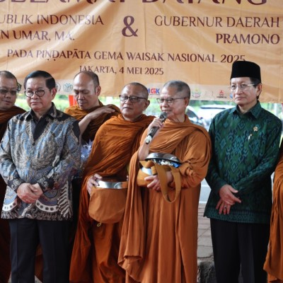 Menag : Pindapata Wujud Hidup Bersahaja dan Harmonis dalam Semangat Moderasi Beragama
