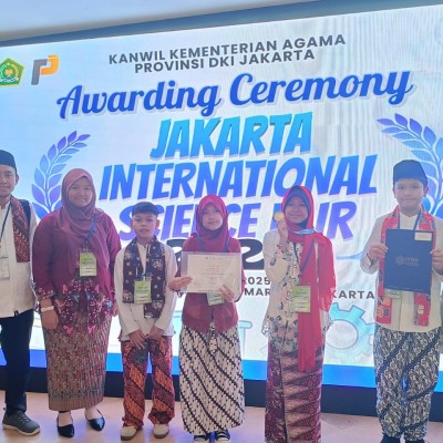 MIN 2 Jakarta Pusat Raih Medali Emas Ajang Jakarta International Science Fair 2025