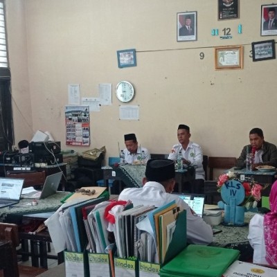 Sutama Tekankan Disiplin dan Tanggung Jawab Guru