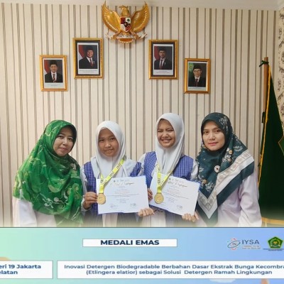 Siswi MTsN 19 Jakarta Selatan Raih Medali Emas di Jakarta National Science Fair 2025