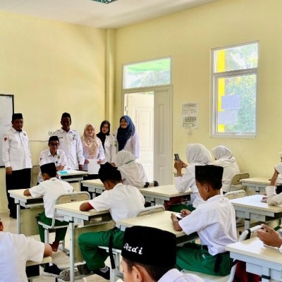 Kasie Pendis Tinjau Ujian Madrasah Hari Kedua di MIN 17 Kampus A