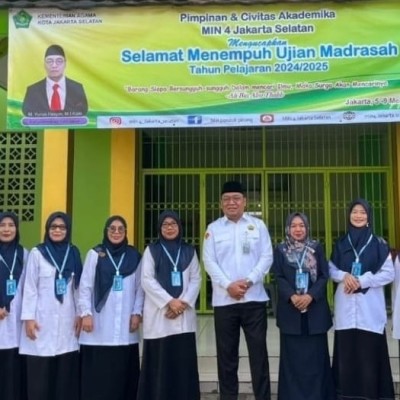 Kepala Kankemenag Kota jakarta Selatan Monitoring Ujian Madrasah di MIN 4 Jakarta Selatan