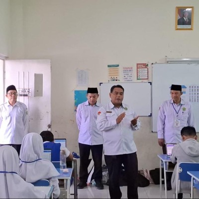Monitoring dan Evaluasi Pengawas Madrasah pada Kegiatan Ujian Madrasah (UM) di MIN 14 Al-Azhar Asy-Syarif