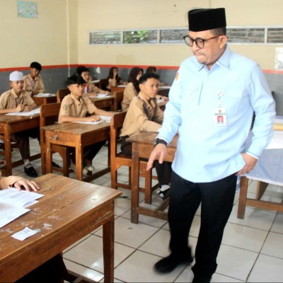 Monev Asesmen Madrasah Tsanawiyah, Mursidih Ajak Guru Mendoakan Anak Didik