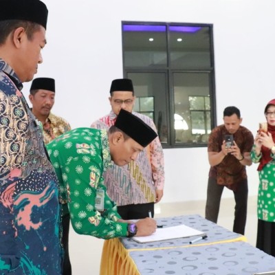 Zulkarnain Pimpin Upacara Sertijab Kepala MAN 8 Jakarta Timur