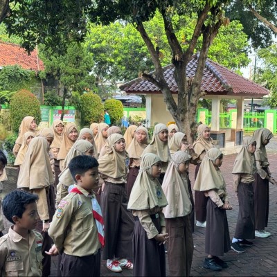 MIN 14 Al-Azhar Asy-Syarif Gelar Apel Pembukaan Ujian Ma’had Kelas VI Tahun Pelajaran 2024-2025